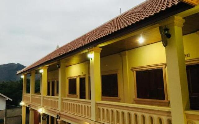 Meechaleun Guesthouse