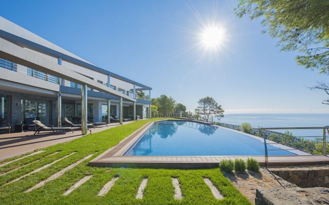 Villa - 5 Bedrooms with Pool, WiFi and Sea views - 105009