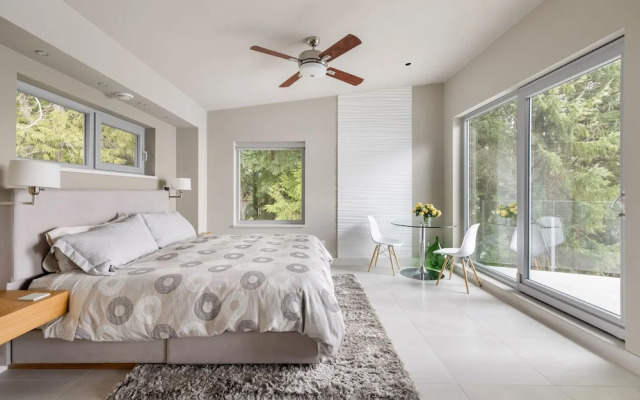 Pointhouse Suites On Sargeant Bay