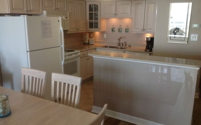 0104 Waters Edge Resort 1 Bedroom Condo by RedAwning