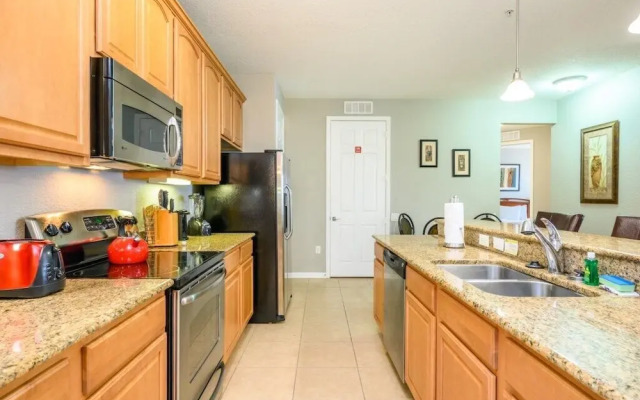 3 Bedroom Premium Lakeview Condo-1012