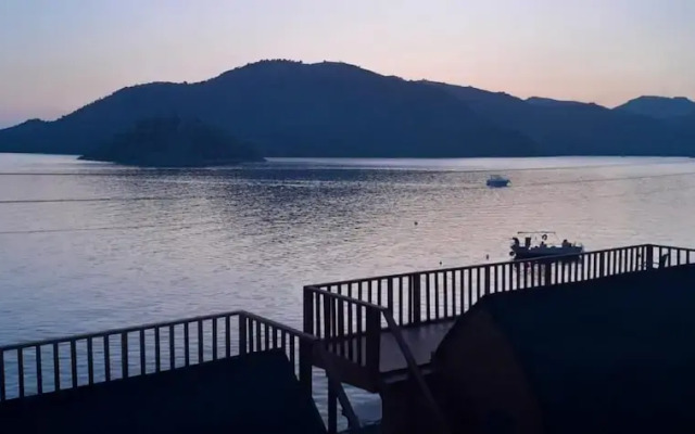 Bungalow With Pier Terrace View in Bozburun