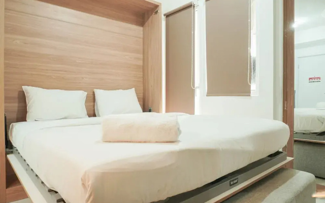 Lovely and Strategic Studio at Green Pramuka Apartment