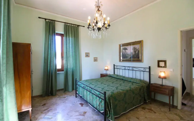 Stunning private villa with WIFI, private pool, TV, terrace, pets allowed, parking, close to Arezzo