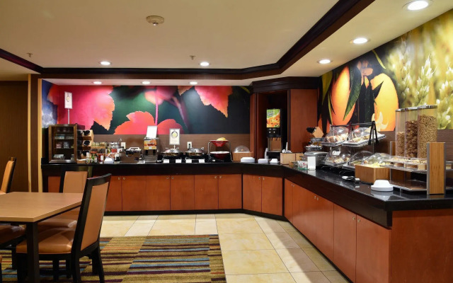 Fairfield Inn & Suites Hartford Airport