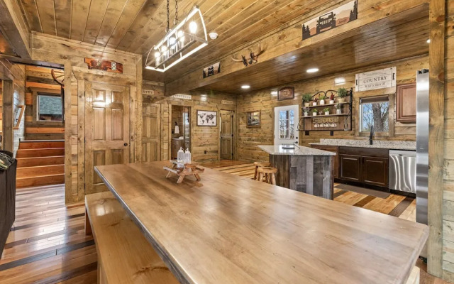 Cabin w/ Hot Tub & Game Room in the Smokys!