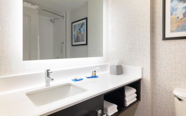 Holiday Inn Express & Suites Boston - Cambridge, an IHG Hotel