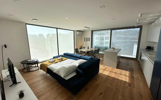 Garden Residence - Premium Castle View Apartment