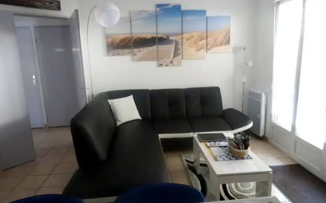 Apartment With 2 Bedrooms in Villeneuve-lès-avignon, With Pool Access,