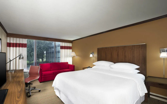 Four Points by Sheraton Kansas City - Sports Complex