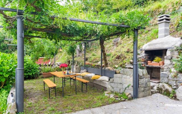 Como Lake Cosy Flat with Garden and Parking