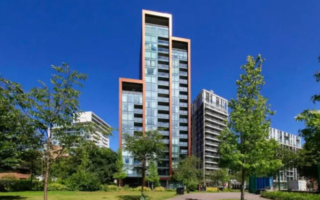 Stunning 2-bedroom Flat With Park View