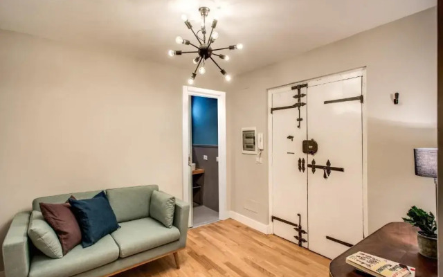 Trevi Fountain Superior 3 bdr apartment