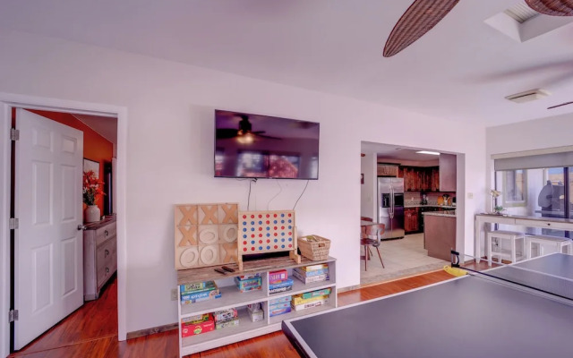 2 Mi to Whiskey Row: Tranquil Getaway w/ Deck!