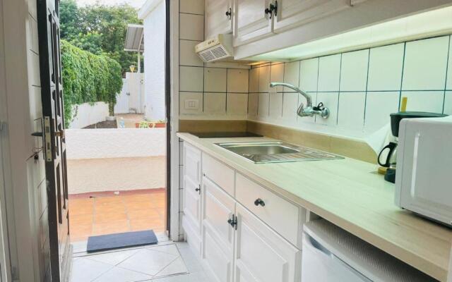 Studio sea front view & pool