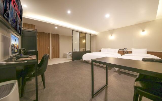 Wall Hotel Cheonan Cheongsu