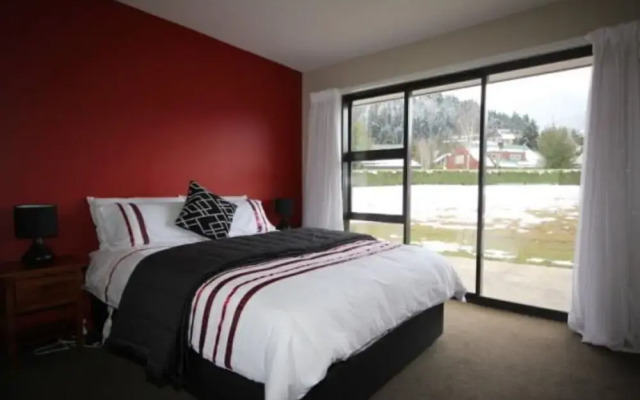 20 Rutherford Crescent