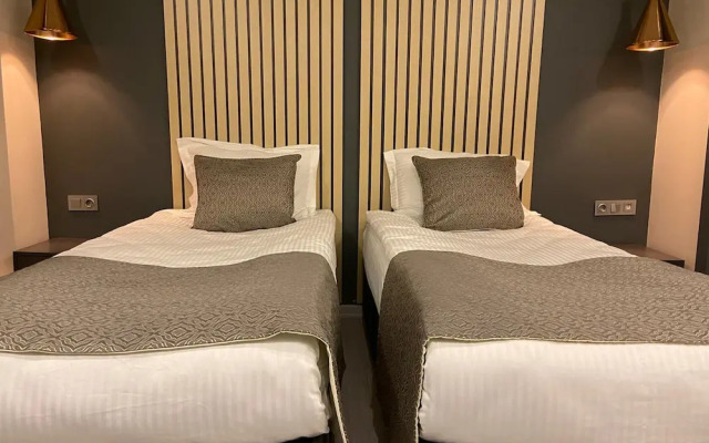 Antique Deluxe Hotel