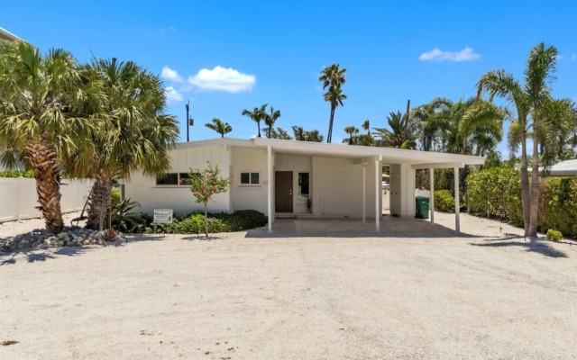 The Palm Leaf 3 Bedroom Home by RedAwning