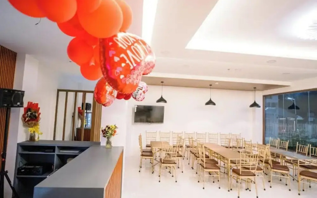 Spotlight Hotel near Hundred Islands wharf