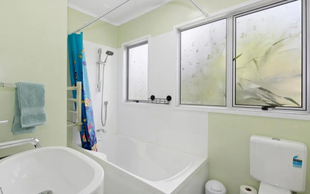 Tahuna Family Escape - Paihia Holiday Home