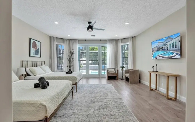 6BR Hollywood Lakes Home with Pool & Spa