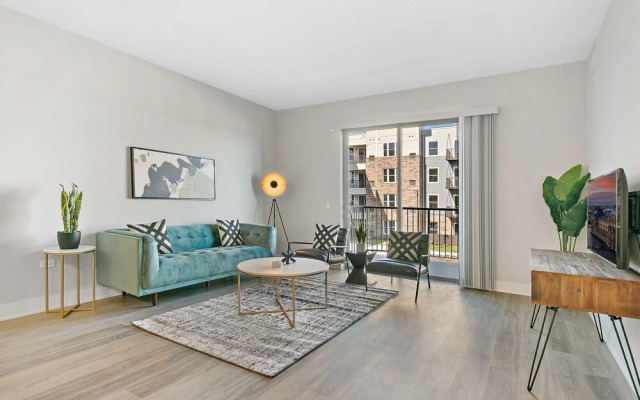 2BR Modern Living in Warrenville