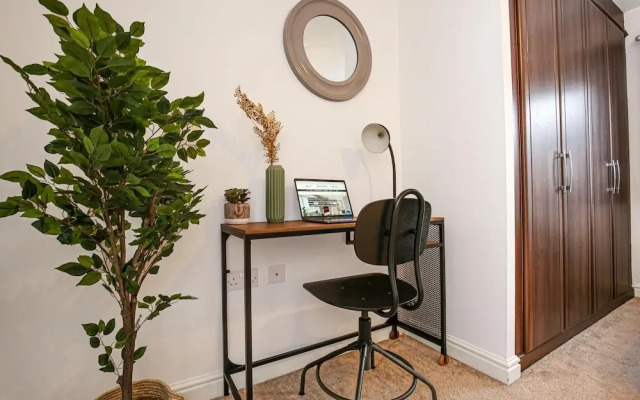 Detached 4 Bed-ultrafast Wifi,garden,free Parking