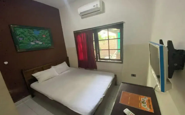 Hotel Candra Adigraha
