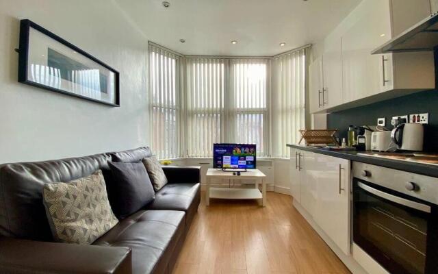 2 Bedroom Apartment Near City Centre, Uni & Parks!