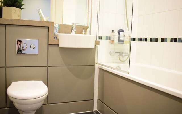 1 Bedroom Apartment Near O&#39;connell Street