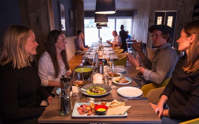 Svalbard Hotell - Polfareren