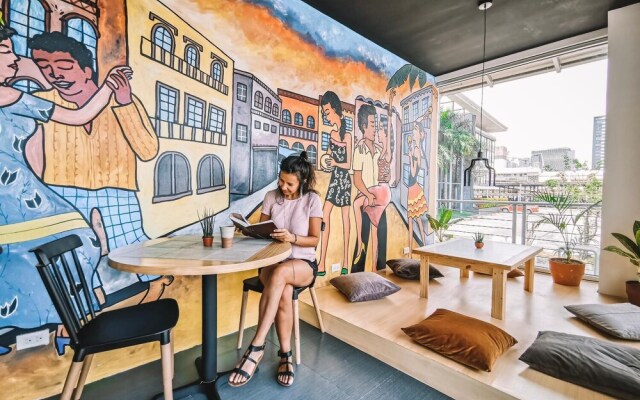 Murals Sleepbox Capsule Hostel - Adults Only