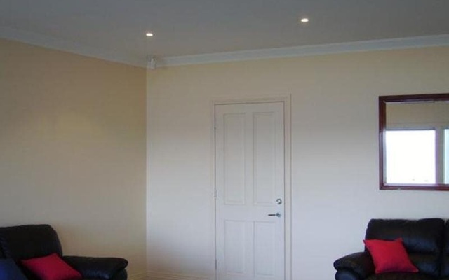 The Esplanade Kingston Beach Apartment – Guest Rooms – West Hobart