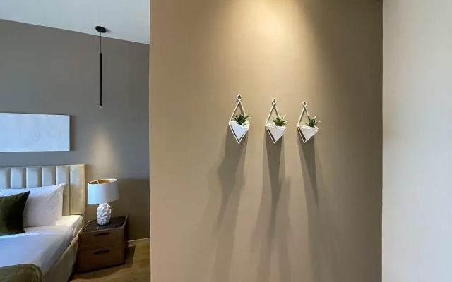 WelHome - Evergreen Apartment Amidst Vibrant JVC With Pool