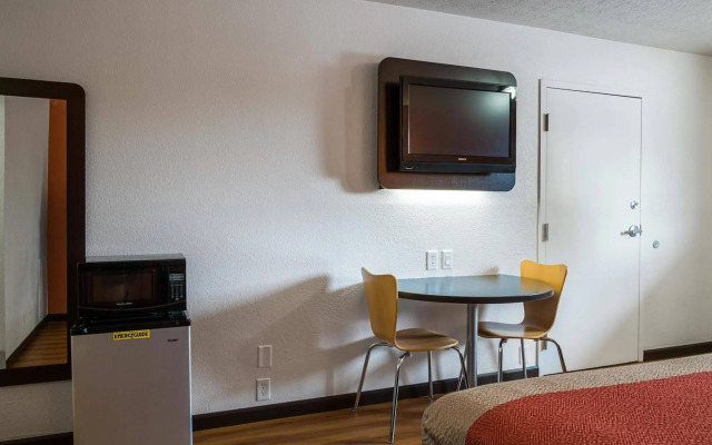 Motel 6 Columbus, OH - OSU