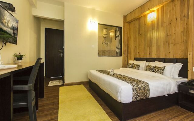 OYO 14217 Silver Wood