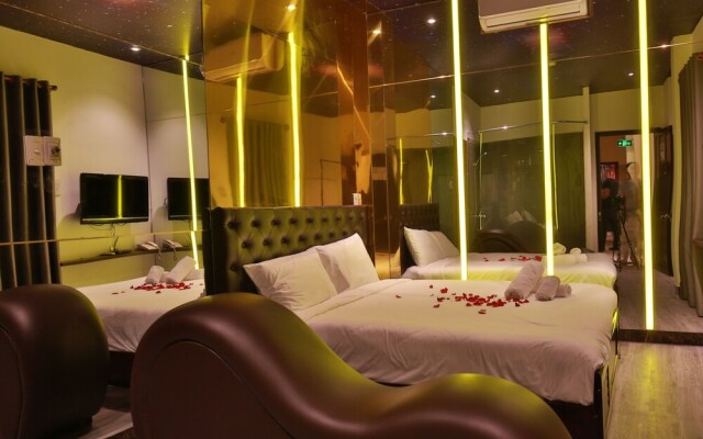 Lotus Hotel - The Cupid Room