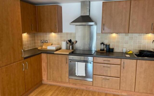 Lux Waterfront 2 bed Apt, V&A 10min walk, St Andrew's Golf 25min drive