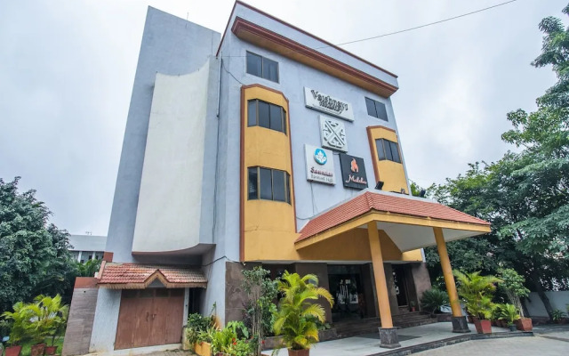 OYO 18762 Vaishnavi Residency