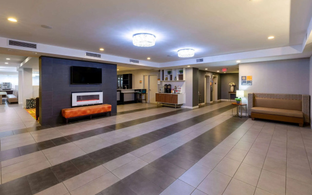 La Quinta Inn & Suites by Wyndham Tulsa Downtown/Route 66