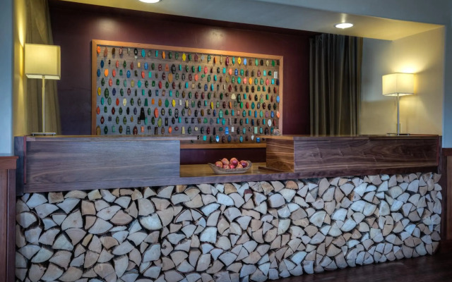 The Redwood Riverwalk, A Boutique Hotel