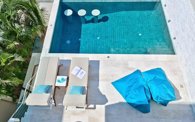 8BR Luxury Villa steps to Beach