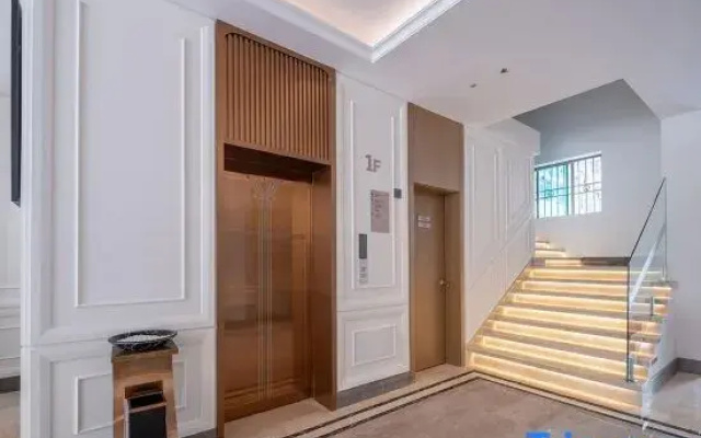 Viena Hotel (Menglian Passenger Station Customs Road Branch)