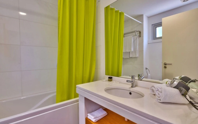 Vista Savoy Apartment