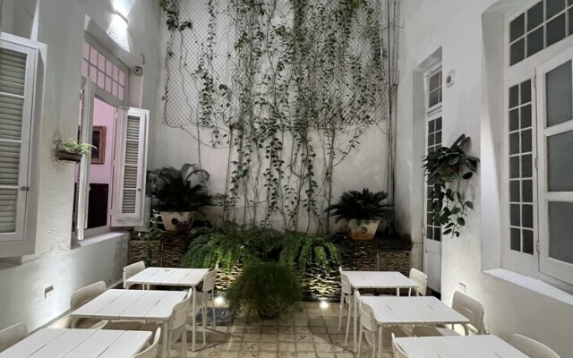 Vapor 156 Boutique Hotel