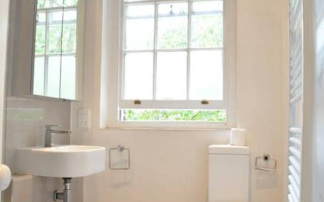 Elegant 2 Bedroom Apartment in Canonbury