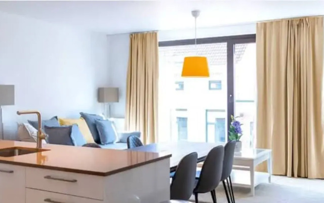 Spacious 3BR 2/5 BA Near Diamond District by Oneluxstay