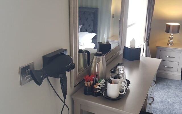 Lil's Bar and Bistro