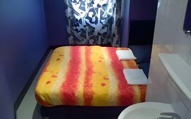 Peace & Love - Hostel
